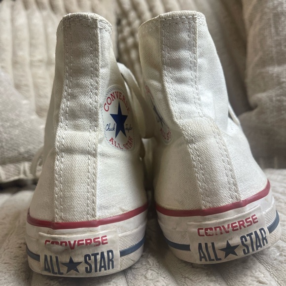 Converse Cream High-Top Sneakers with Red Accent men 5.5 women’s 7.5 - Picture 4 of 6